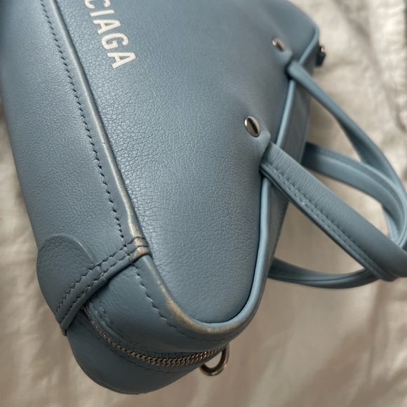 Balenciaga triangle - Picture 5 of 7